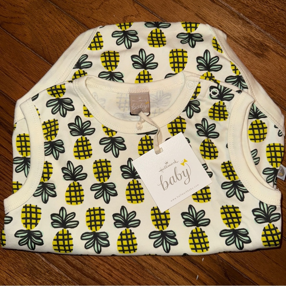 “Hallmark Baby” Pineapple Print Baby Onesie Bodysuit, New with Tags, Size 18-24m